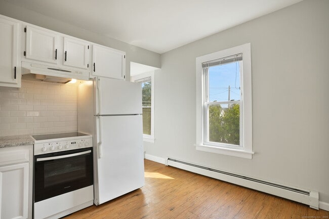 Building Photo - 102 Wooster St