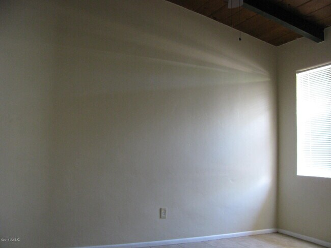 Building Photo - 2722 N Warren Ave
