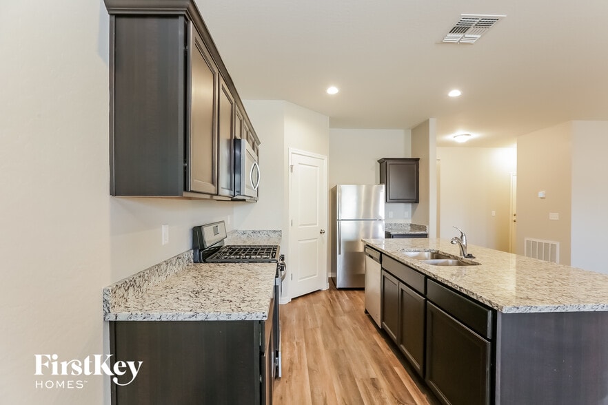 Building Photo - 296 W Powell Dr