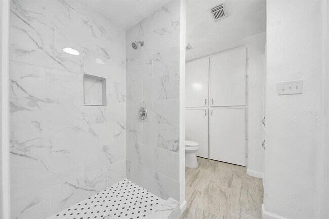 Building Photo - 5103 Karu Dr