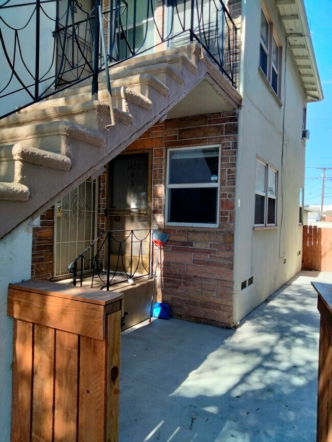 Fenced front porch area - 1420 N Hollywood Way