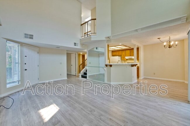 Building Photo - 1999 Garden Bing Cir