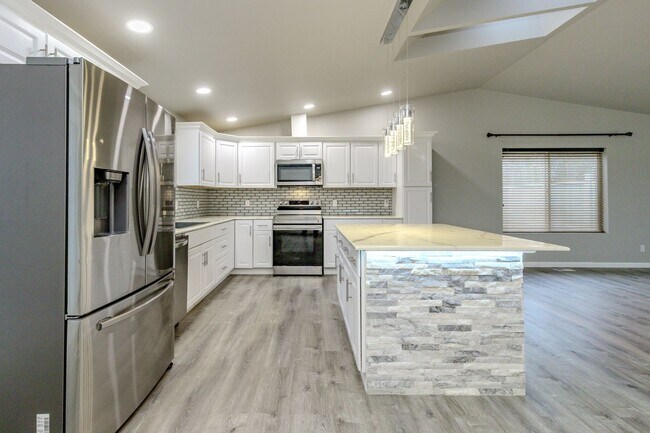 Building Photo - Edgewood Rambler