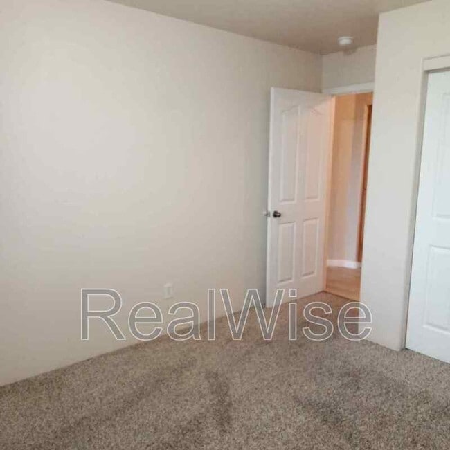 Building Photo - 3172 Forest Hills Dr