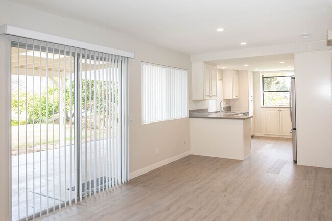 Building Photo - Beautiful 4 bed/2 bath single-story home w/ocean view! Close to the Beach & Carlsbad Village!