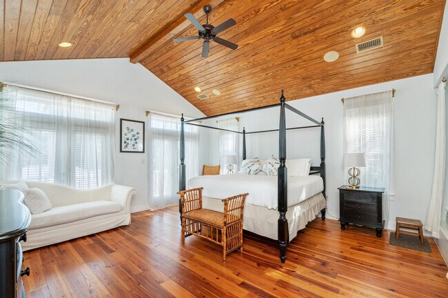 Building Photo - 87 Barracuda St