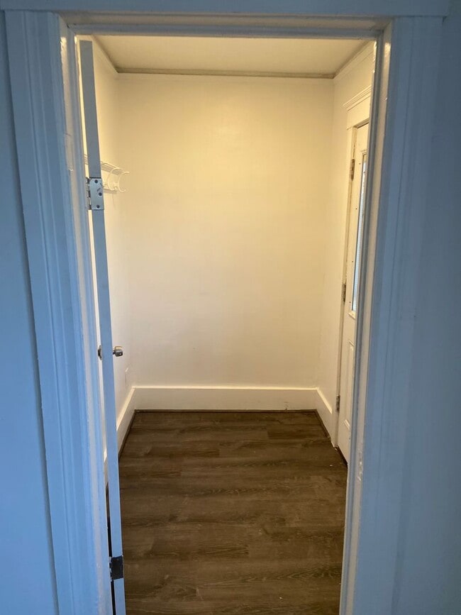 Building Photo - $1,300 - Newly 3 Bedroom 2 Bath