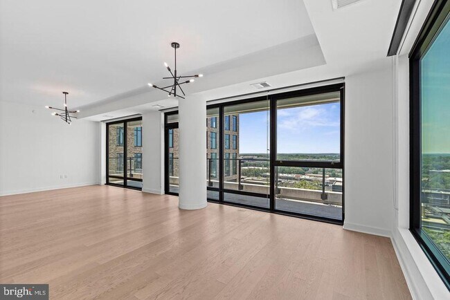 Building Photo - 1650 Silver Hill Dr