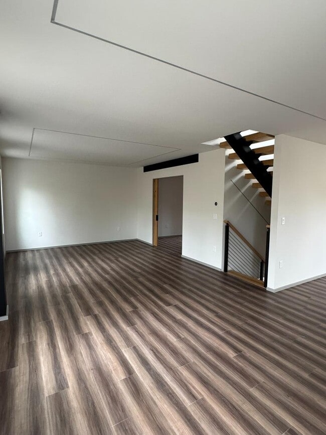Building Photo - 107 Calder St