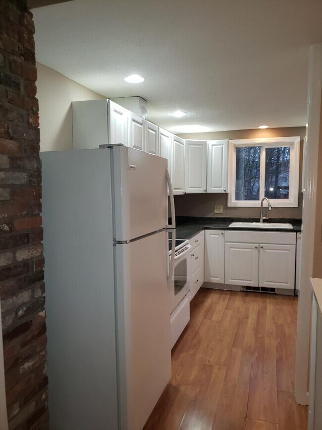 Building Photo - 506 Stafford Rd