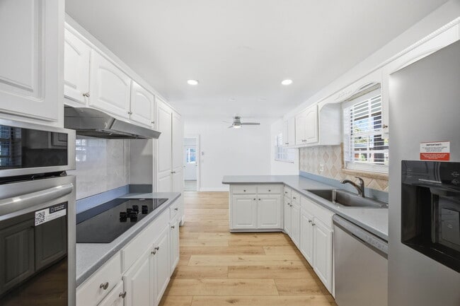 Building Photo - 401 Blueberry Ln