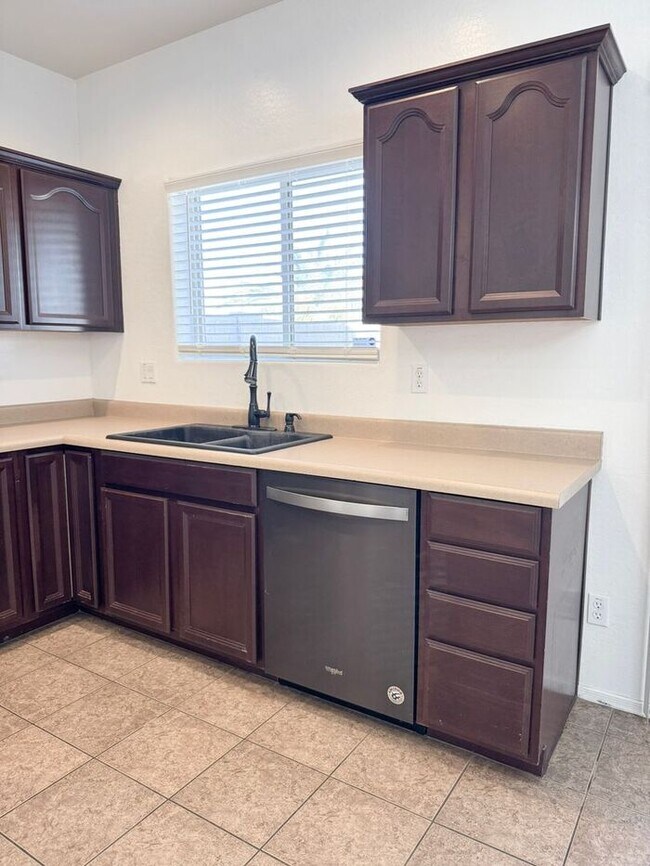 Building Photo - Gorgeous home in the highly desired Johnson Ranch Golf Course Community-Johnson Ranch-4 bed/ 2.5 ...
