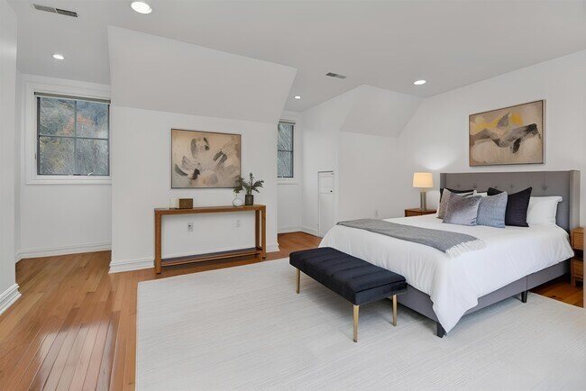 Building Photo - 3 Regency Pl