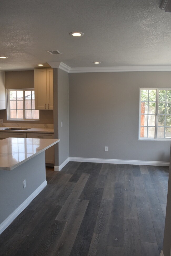 Building Photo - 3128 Marlborough Ave