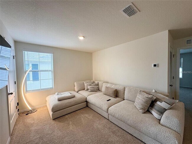 Building Photo - 2095 King Ranch St