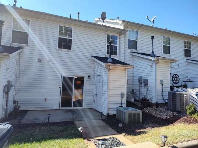 Building Photo - 17664 Caldwell Track Dr