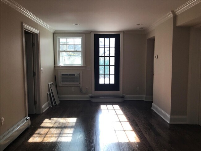 Building Photo - 158 Woodbine Ave
