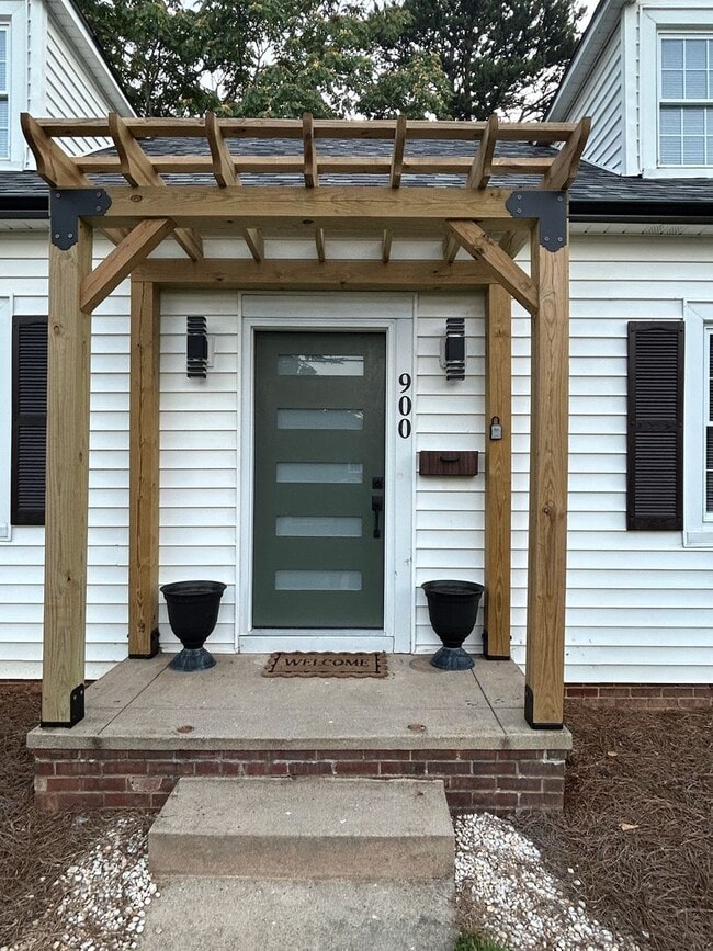 Building Photo - Available Soon! Ardmore WS, 4 Bedroom, 3 F...