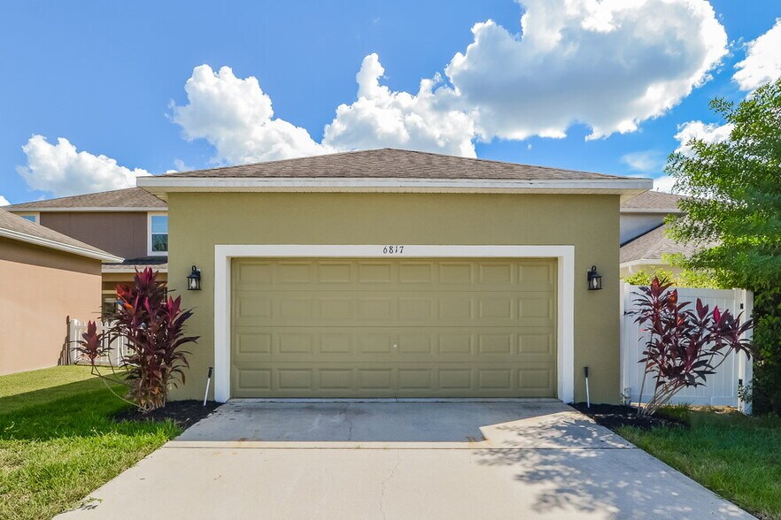 Building Photo - 6817 Sundrop St