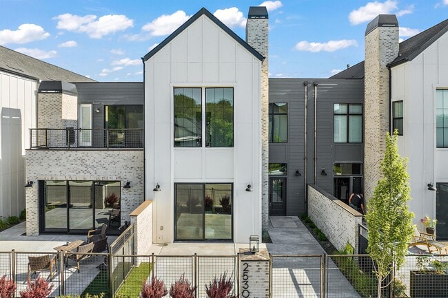 Building Photo - 2460 W Iron Coop St