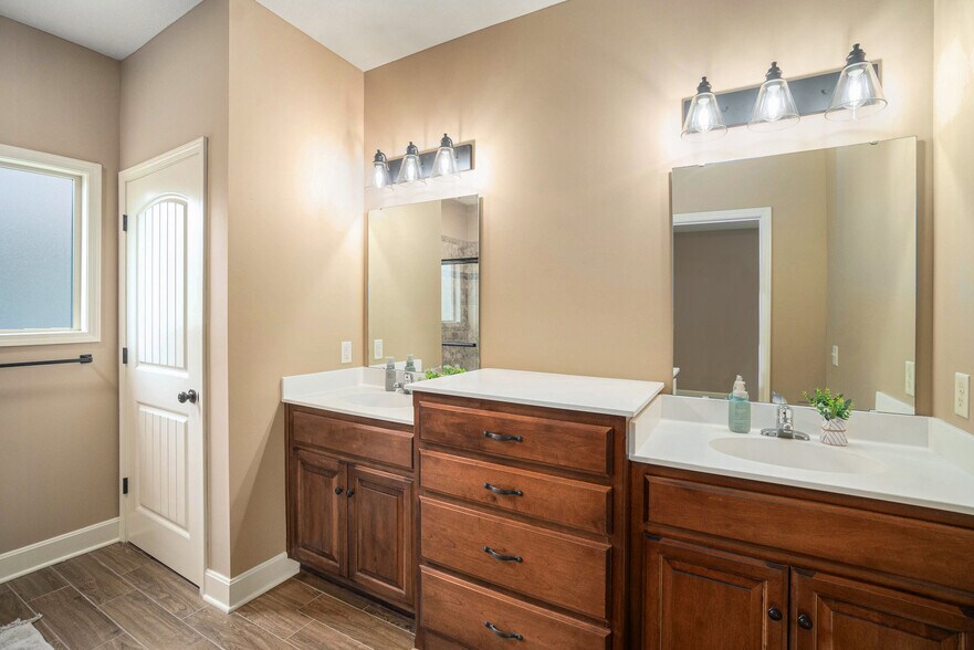 Building Photo - 12353 Fox Creek Dr