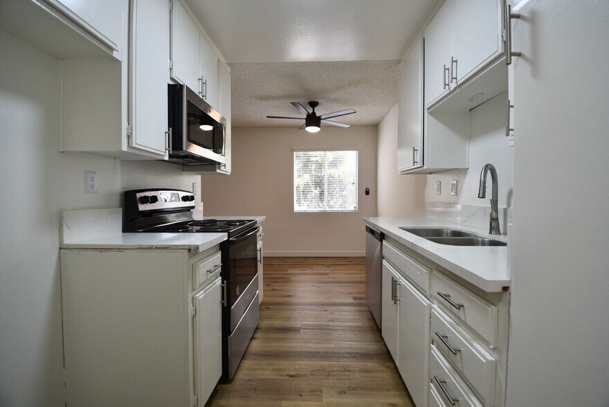 Building Photo - 6115 Whitsett Ave