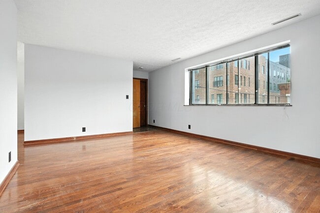 Building Photo - 295 E Whittier St