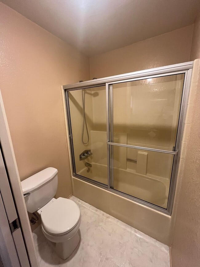 Building Photo - 2 Bedroom, 2.5 Bathroom Condo for Rent in ...