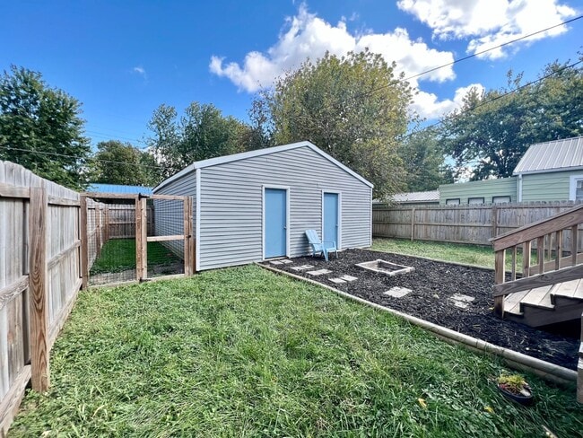 Building Photo - MOVE IN NOW & SAVE BIG! GET 1/2 OFF SEPTEM...