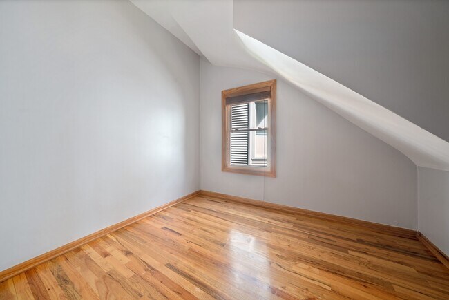 Building Photo - 3934 N Francisco Ave