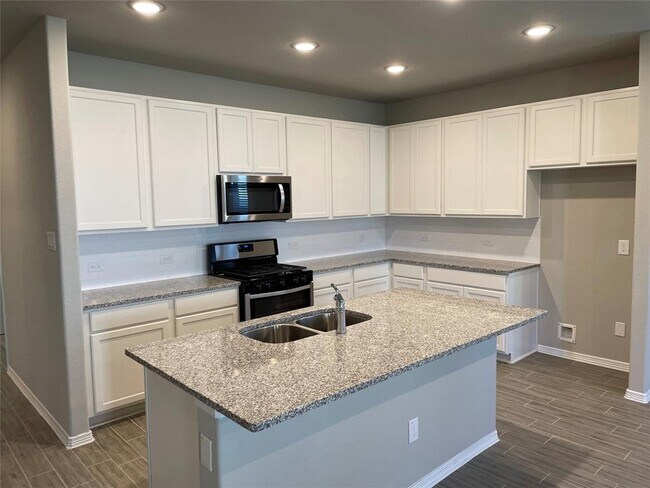 Building Photo - 24810 Sierra Laurel Ln