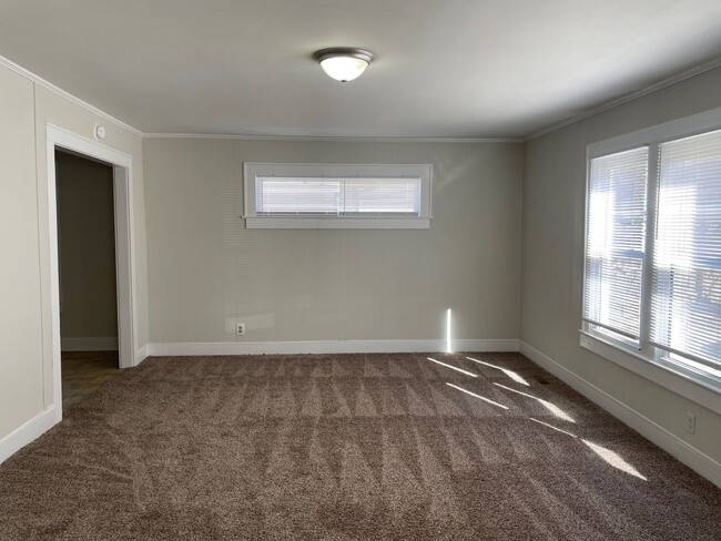Building Photo - 1603