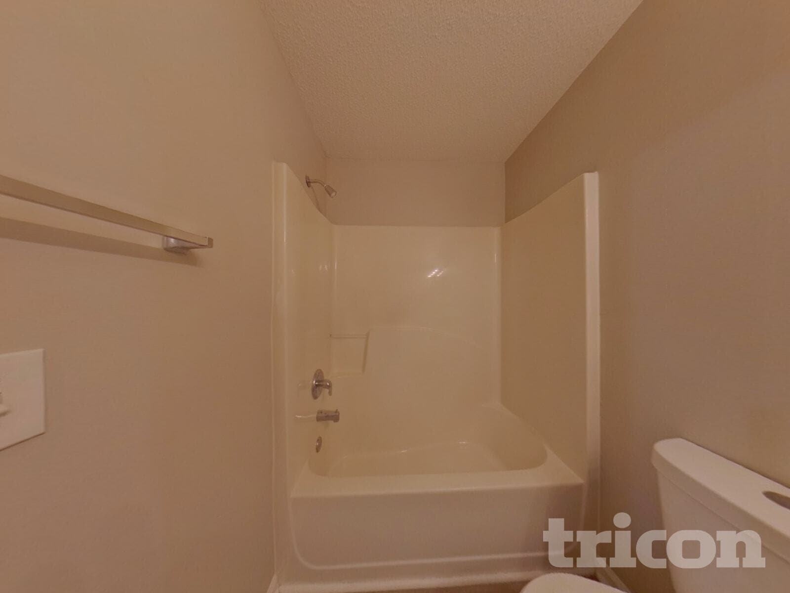 Building Photo - 496 Birchwood Dr