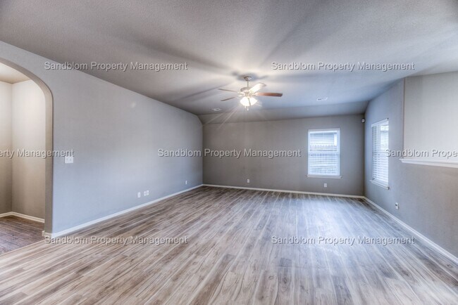 Building Photo - FOR LEASE | Jenks | $1900 Rent + $1900 Dep...