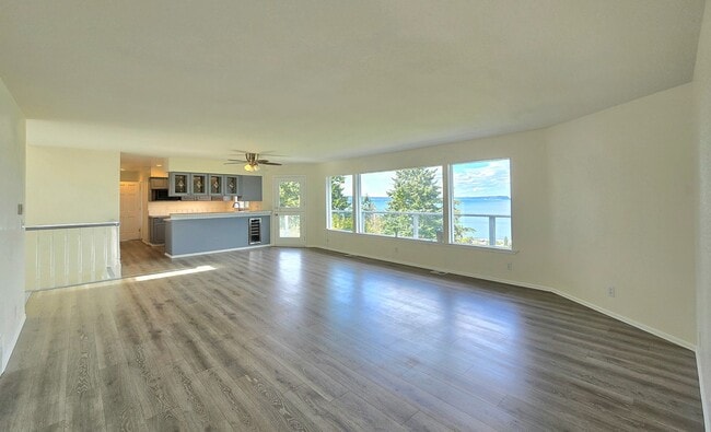 Building Photo - 2 Bedroom Home with Sound, Island and Ferr...