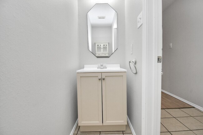 Building Photo - 3919 Rolling Springs Ln