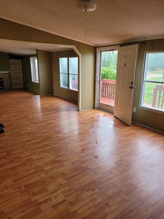 Building Photo - 715 Briar Ridge Way