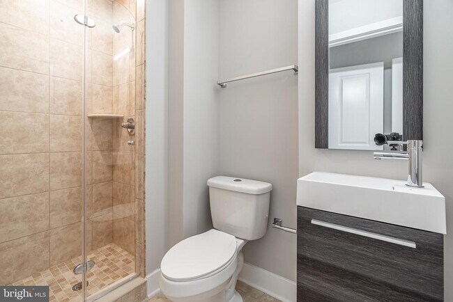 Building Photo - 421 N 39th St