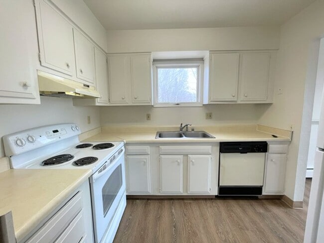 Building Photo - 3909 Malaspina Cir