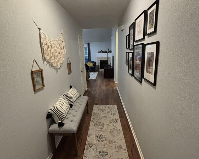 Building Photo - 6 Hart Ln