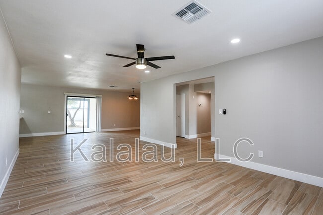 Building Photo - 1817 E Alameda Dr