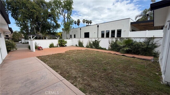 Building Photo - 5855 Shirley Ave