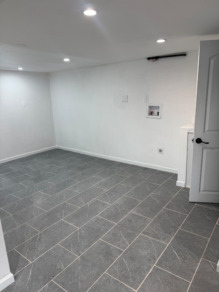 Building Photo - 9 Lawrence Ave