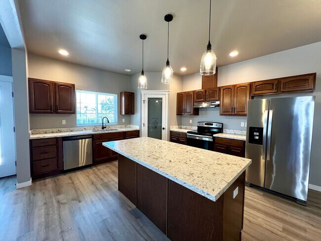 Building Photo - 7433 Saddlebrook Lp