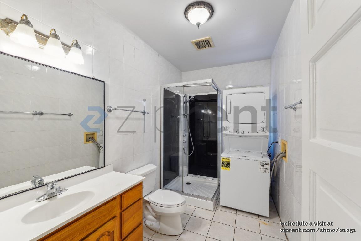Building Photo - Unit