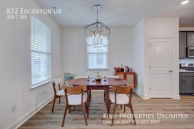 Building Photo - 832 Edgerton Dr