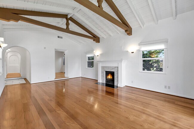 Building Photo - 223 S Le Doux Rd