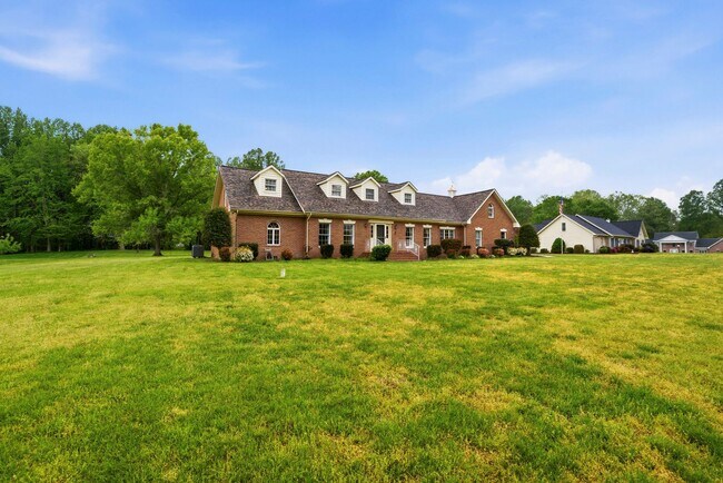 Building Photo - 1126 Somerset Ln