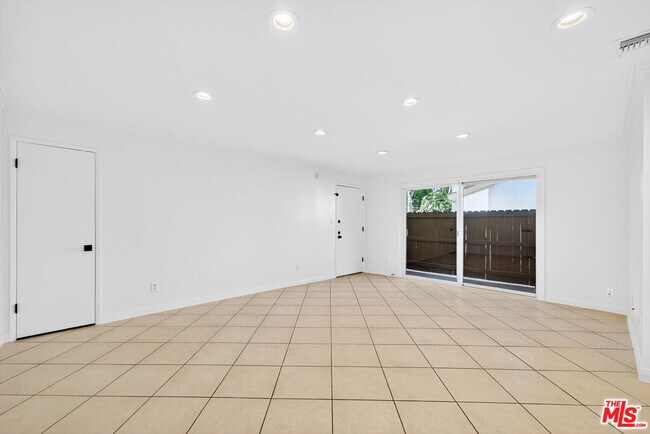 Building Photo - 5252 Coldwater Canyon Ave