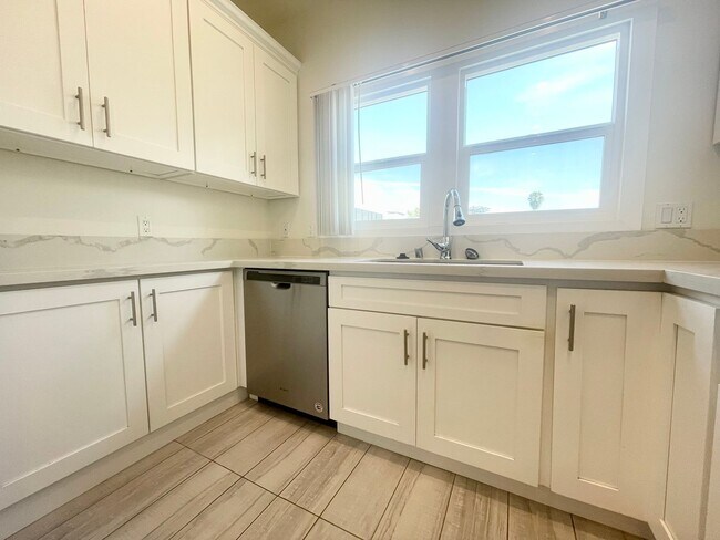 Building Photo - ***1 Bed 1 Bath apartment in the most desi...